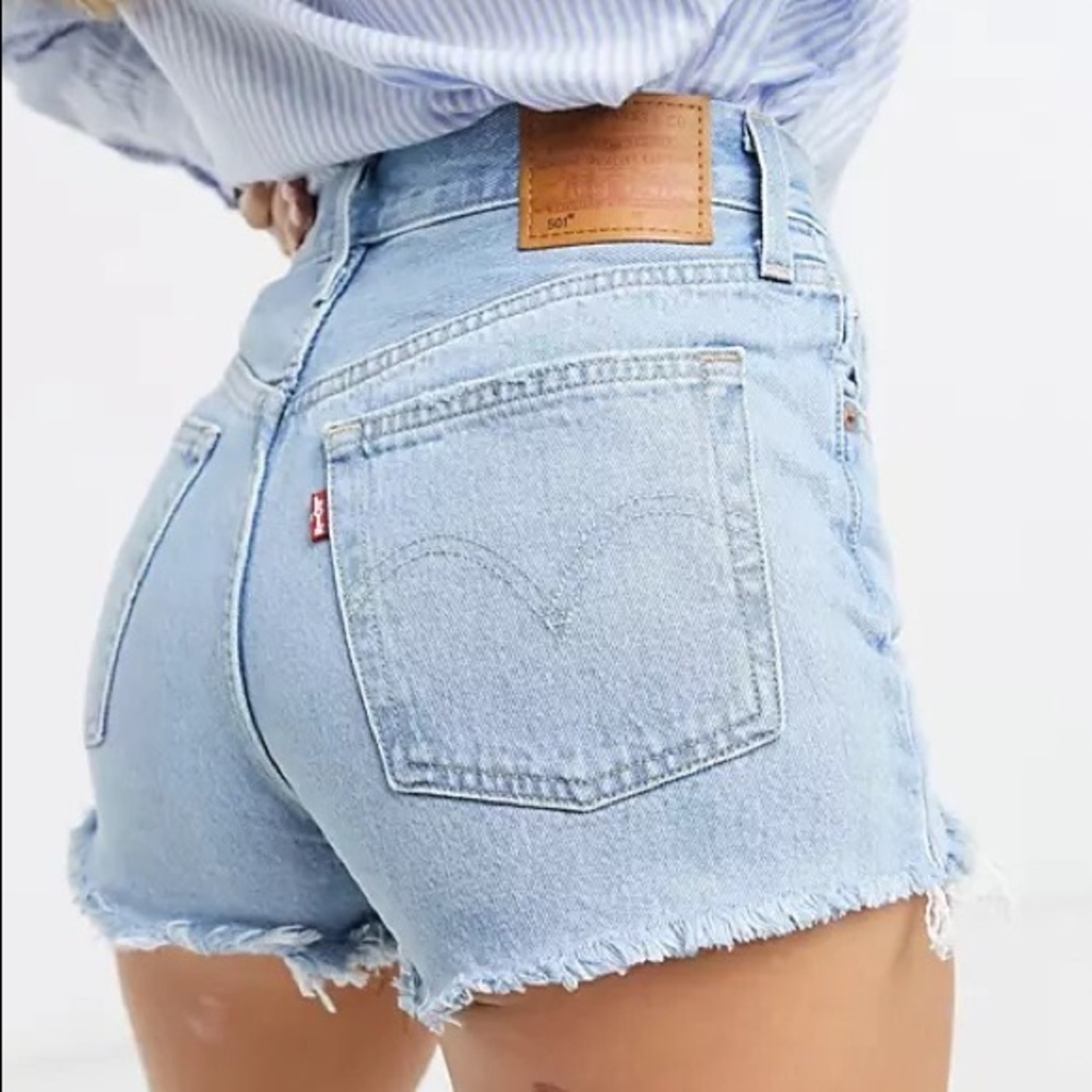 Levi high waisted shorts zip up fly